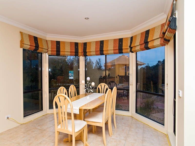 18  Streeton Court, Taylors Lakes VIC 3038