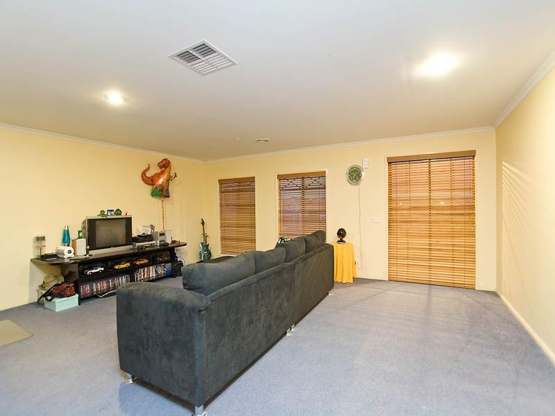 18  Streeton Court, Taylors Lakes VIC 3038