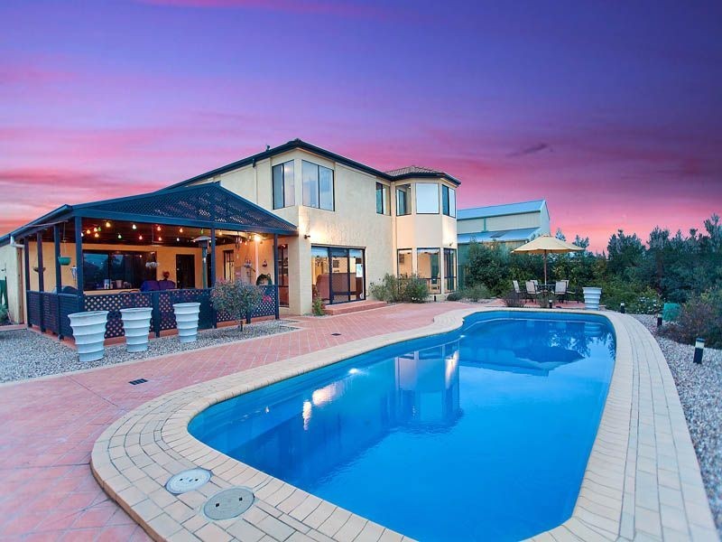 18  Streeton Court, Taylors Lakes VIC 3038