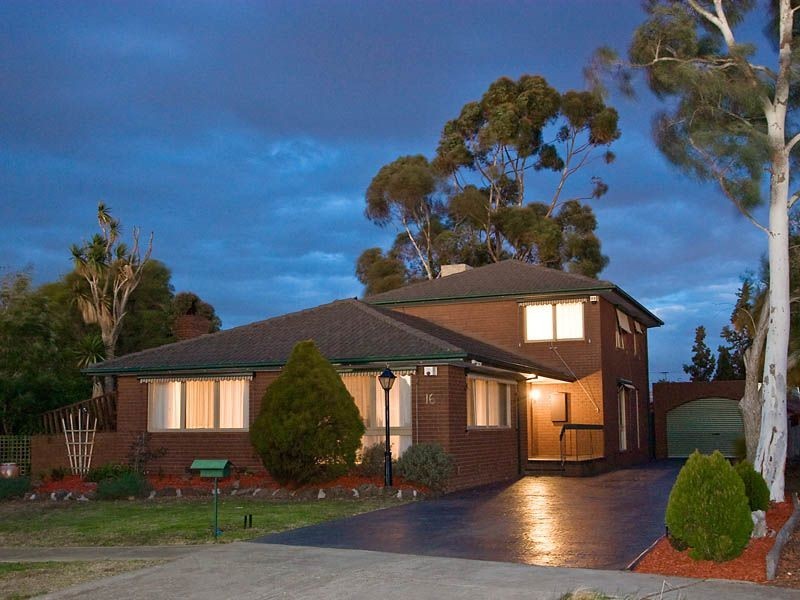 16  Kamo Court, Taylors Lakes VIC 3038