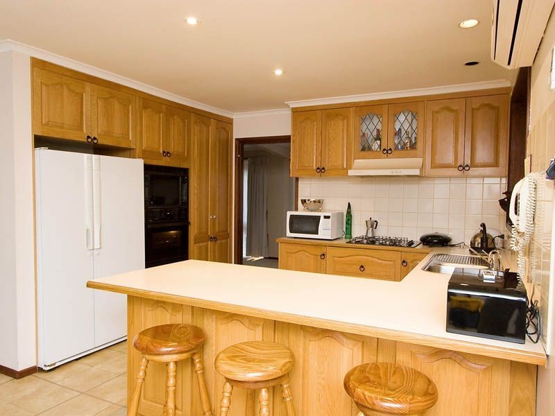 16  Kamo Court, Taylors Lakes VIC 3038