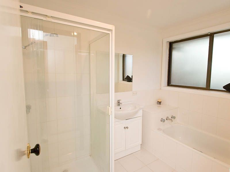 16  Kamo Court, Taylors Lakes VIC 3038