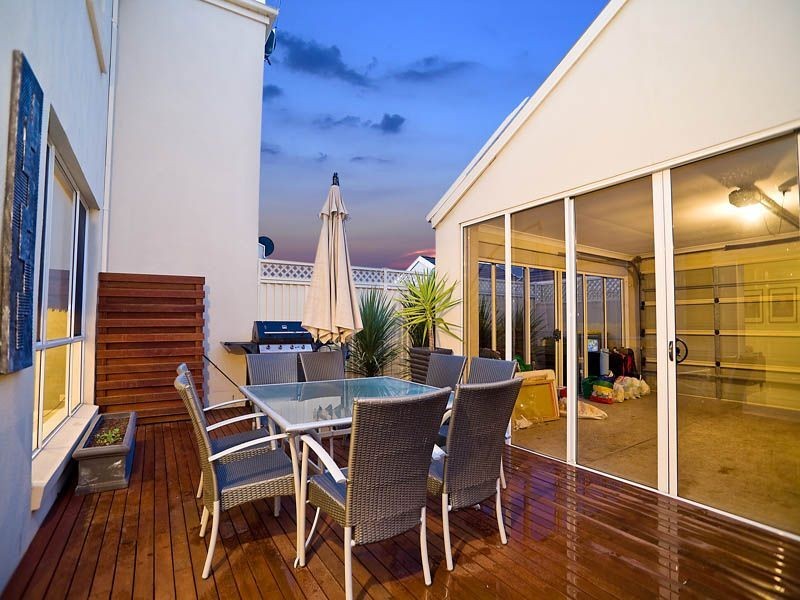 14 McCubbin Drive, Taylors Lakes VIC 3038