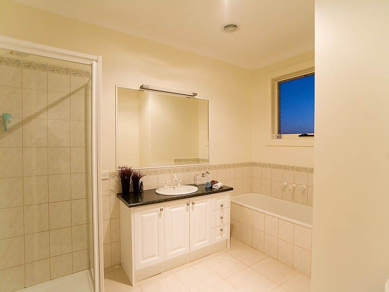 14 McCubbin Drive, Taylors Lakes VIC 3038