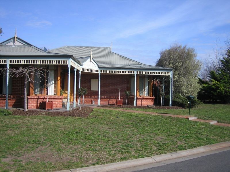 2/40 John Paul Drive, Hillside VIC 3037