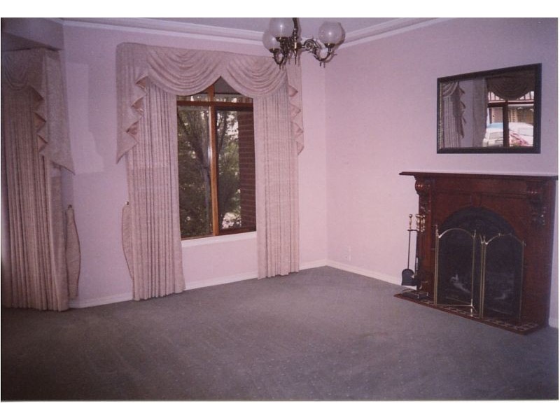 2/40 John Paul Drive, Hillside VIC 3037