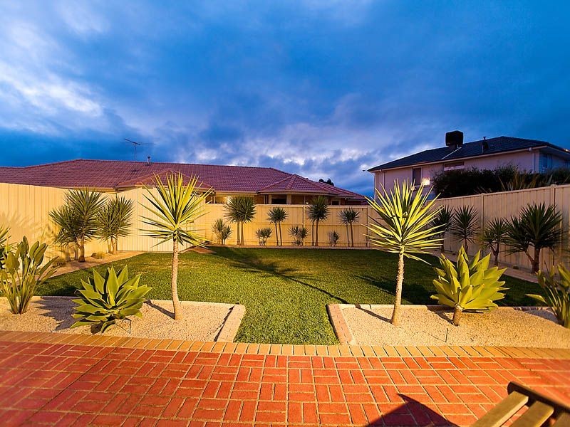 17 Robina Road, Sydenham VIC 3037