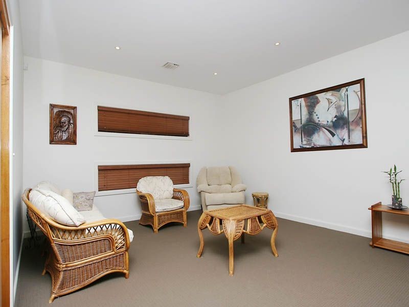 69 Banchory Avenue, Hillside VIC 3037