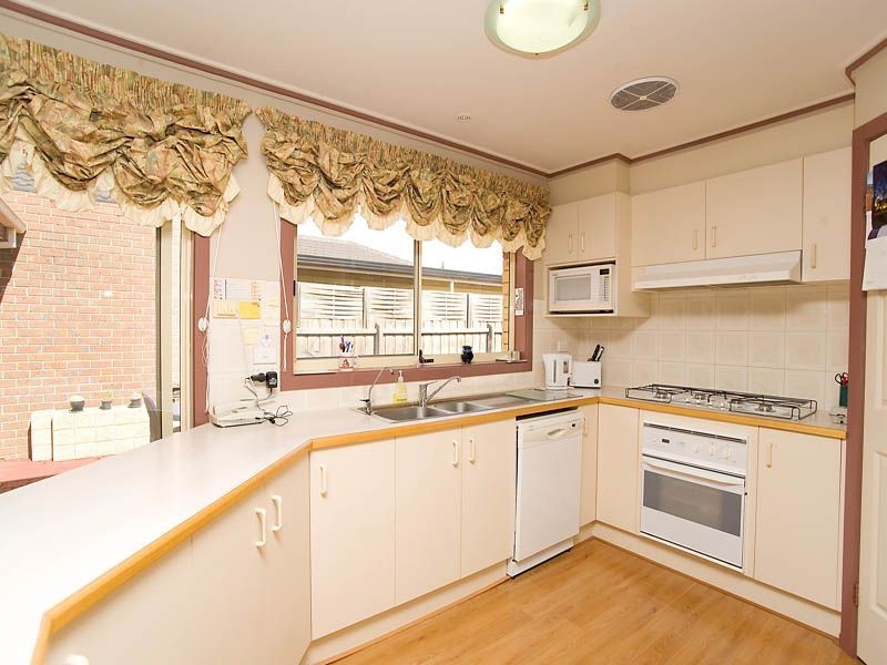 6  Penzance Place, Sydenham VIC 3037