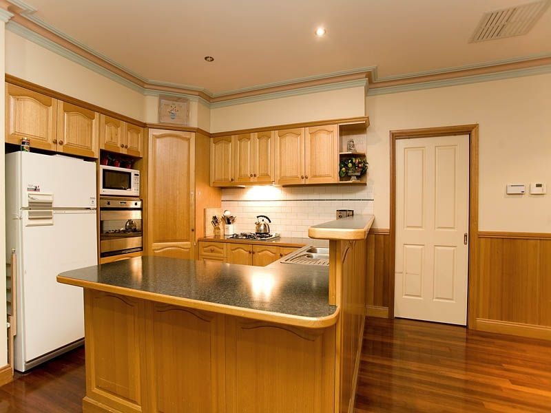 8  Holton Court, Hillside VIC 3037