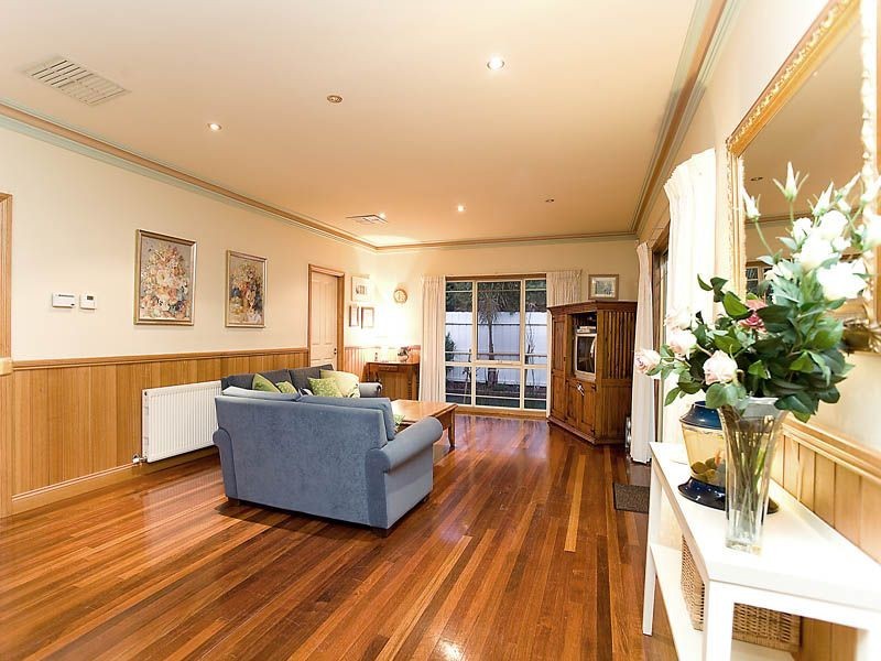 8  Holton Court, Hillside VIC 3037