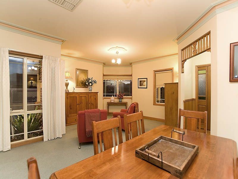 8  Holton Court, Hillside VIC 3037