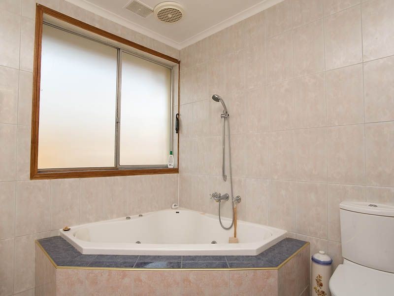 6 Stuart Court, Keilor VIC 3036