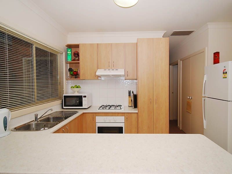 10 Tintern Loop, Hillside VIC 3037