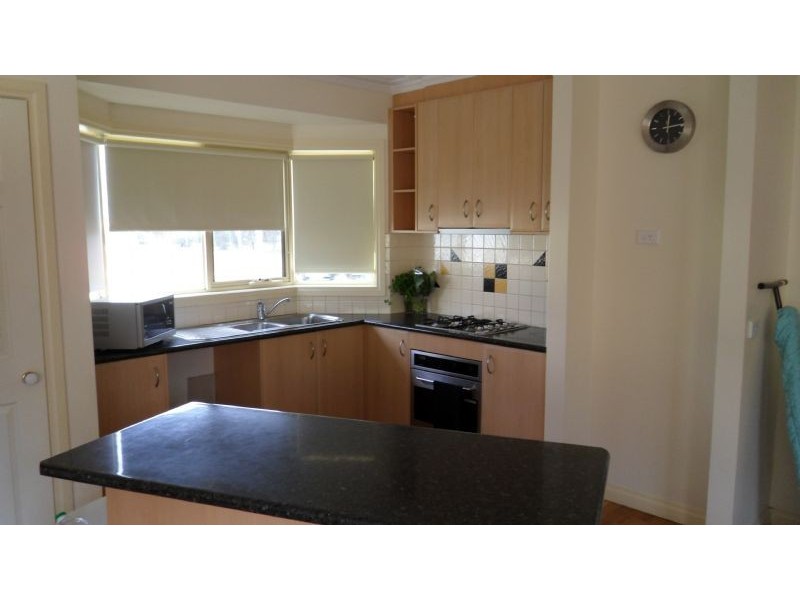 1/40 Robertsons Rd, Taylors Lakes VIC 3038