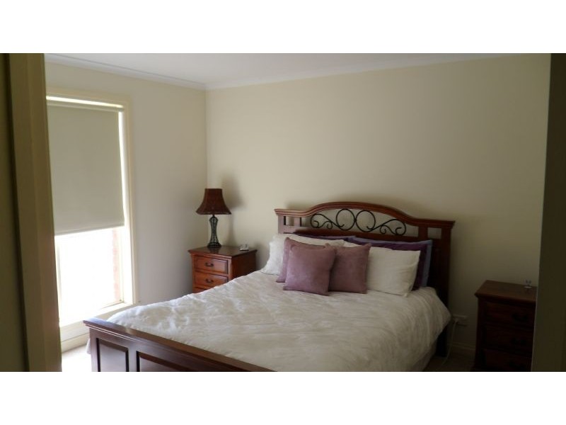 1/40 Robertsons Rd, Taylors Lakes VIC 3038