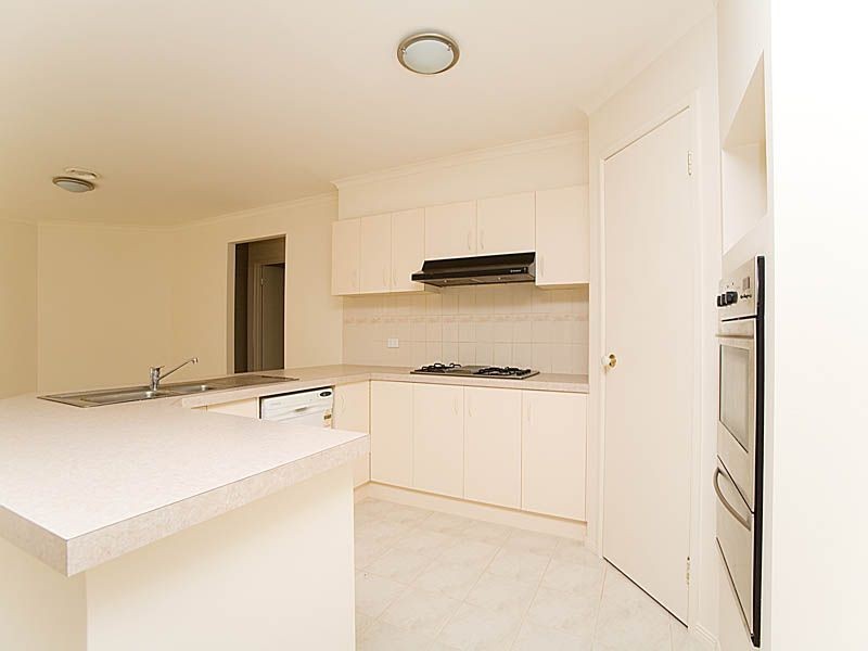 8 Corama Court, Sydenham VIC 3037