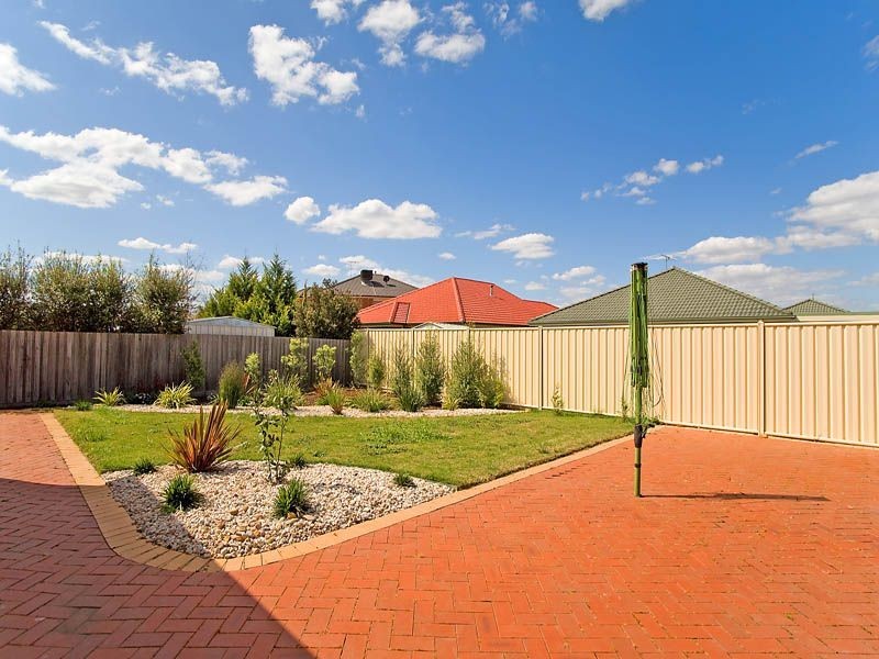 8 Corama Court, Sydenham VIC 3037