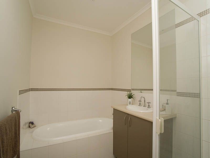 45  Amberlea Circuit, Taylors Hill VIC 3037