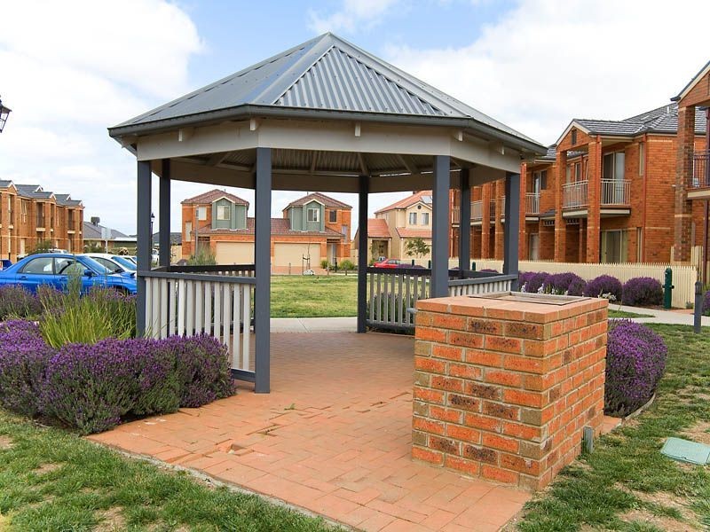 45  Amberlea Circuit, Taylors Hill VIC 3037