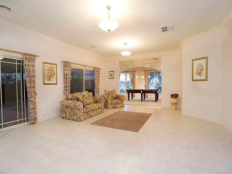 14 The Regency, Hillside VIC 3037
