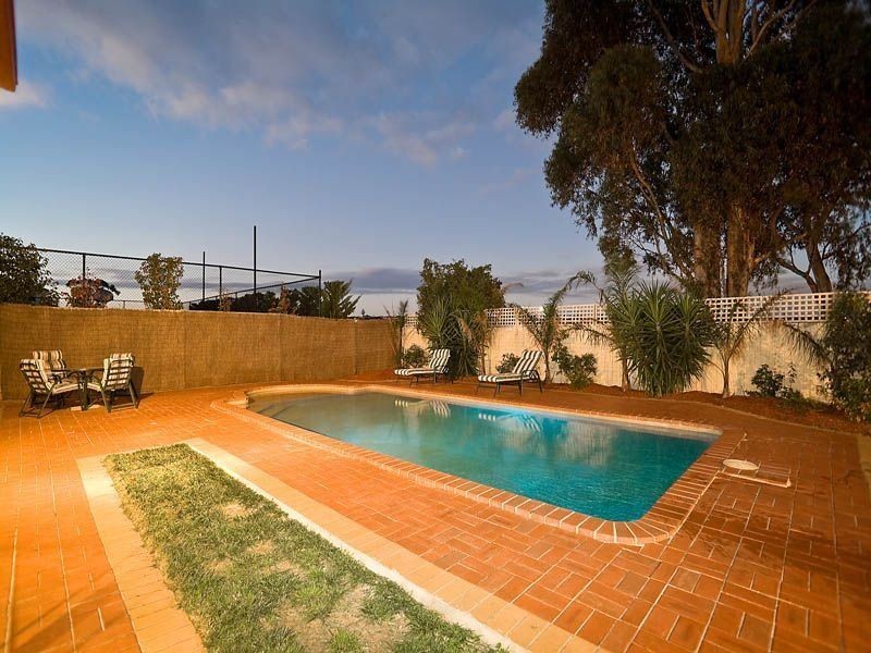 14 The Regency, Hillside VIC 3037