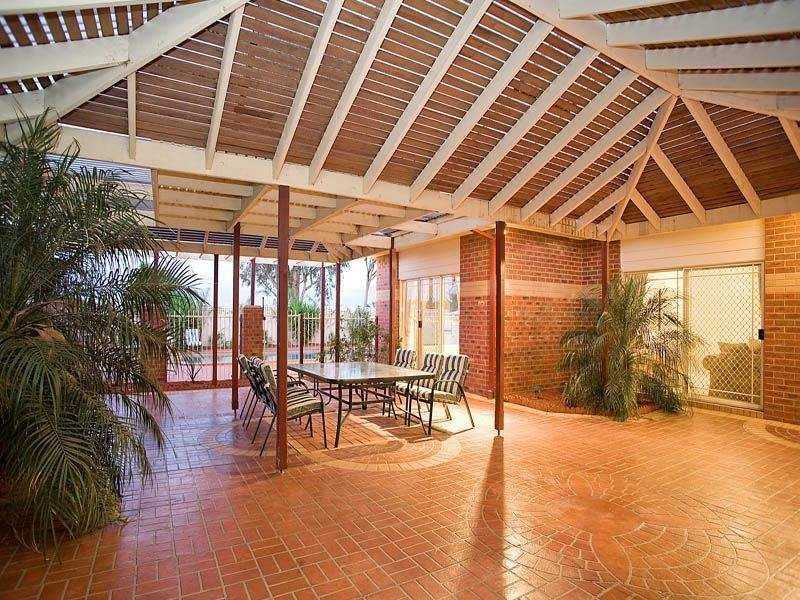 14 The Regency, Hillside VIC 3037