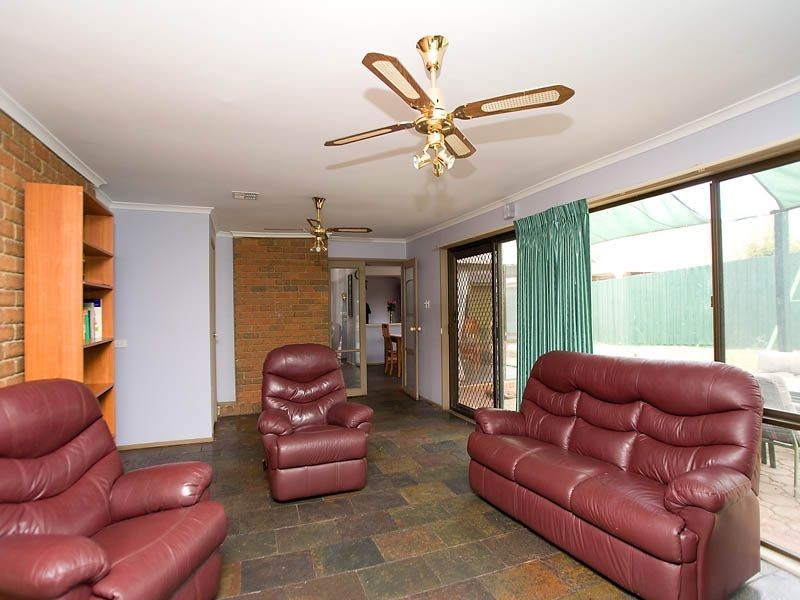 8 Malibu Grove, Keilor Lodge VIC 3038