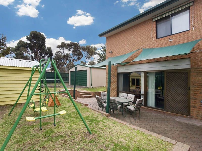 8 Malibu Grove, Keilor Lodge VIC 3038