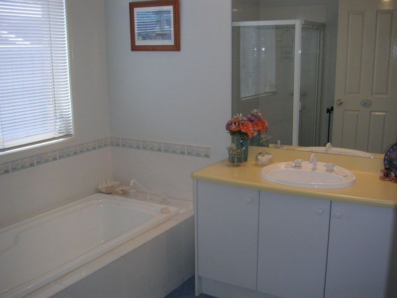 4 Shearer Close, Sydenham VIC 3037