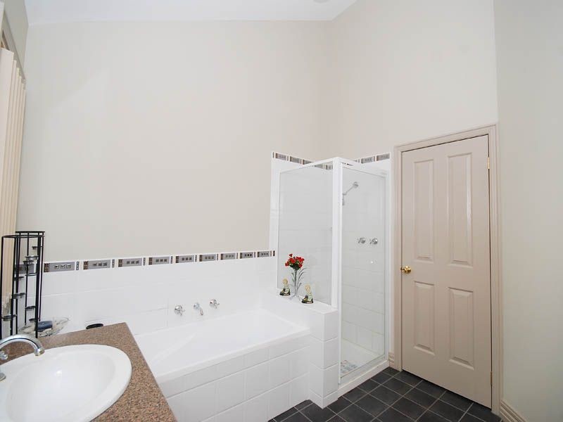 5/7 Lorraine Court, Hillside VIC 3037