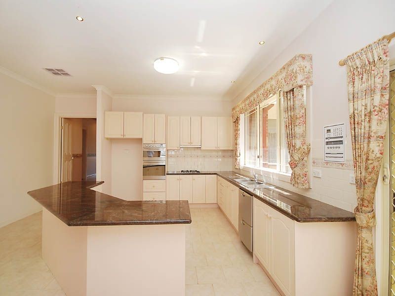 14 The Regency, Hillside VIC 3037