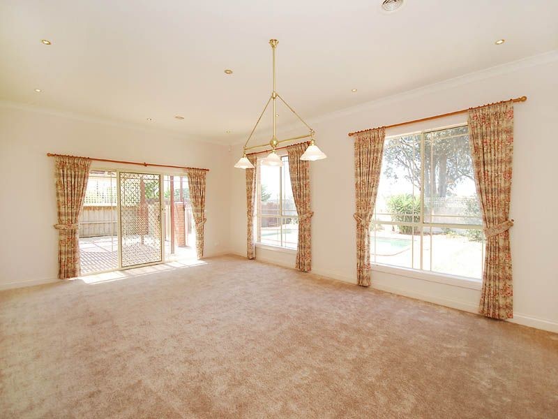 14 The Regency, Hillside VIC 3037