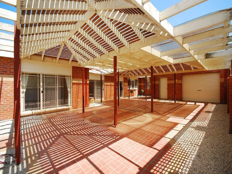 14 The Regency, Hillside VIC 3037