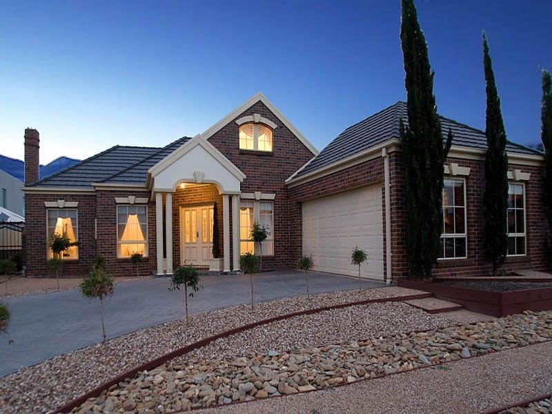 19  Rosehedge Drive, Sydenham VIC 3037