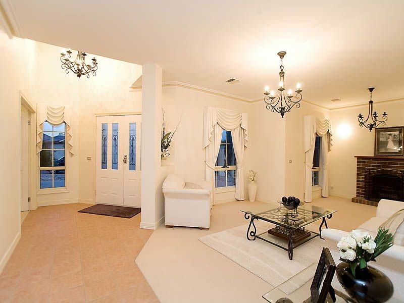 19  Rosehedge Drive, Sydenham VIC 3037