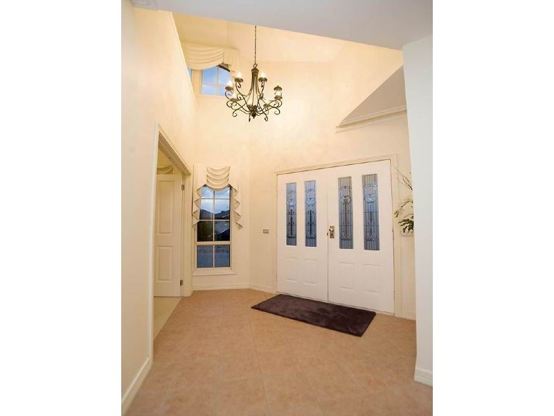 19  Rosehedge Drive, Sydenham VIC 3037