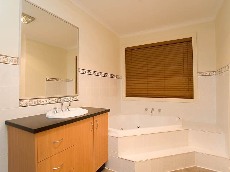 19  Rosehedge Drive, Sydenham VIC 3037