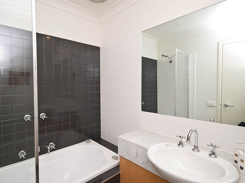 15 Wentworth Drive, Taylors Lakes VIC 3038