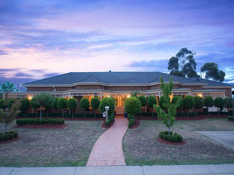 12 The Regency, Hillside VIC 3037