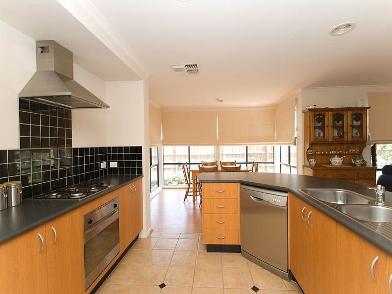 4 Taylors Hill Boulevard, Taylors Hill VIC 3037