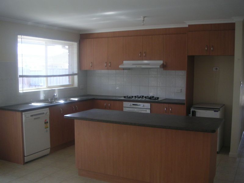 9 Moray Close, Taylors Hill VIC 3037