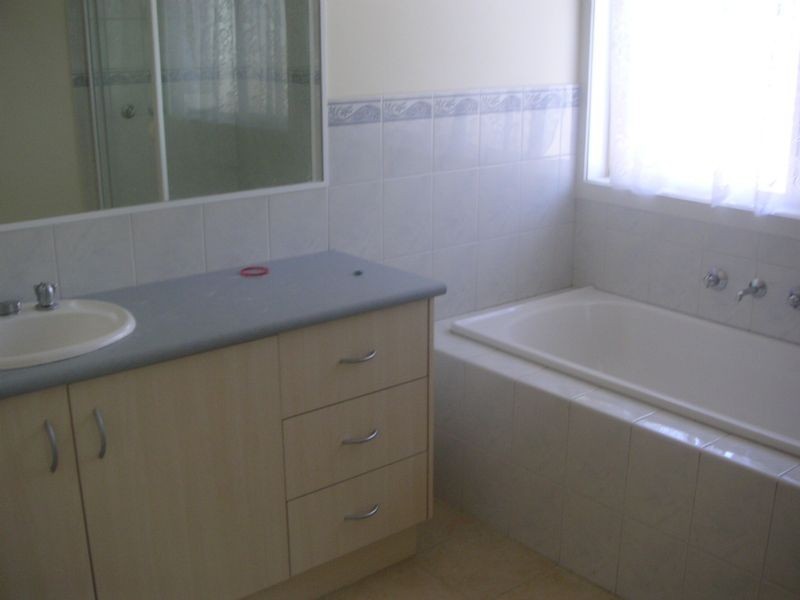 9 Moray Close, Taylors Hill VIC 3037