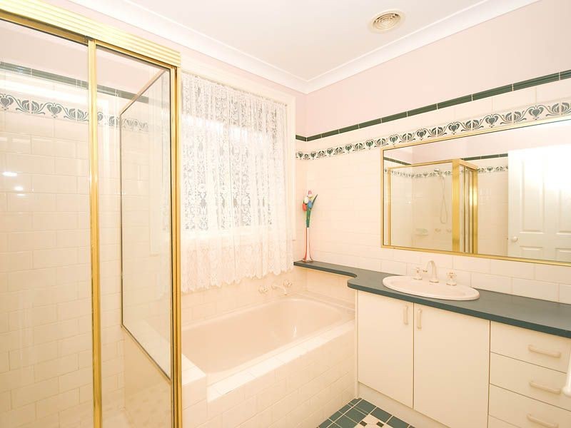 16B Wanaka Drive, Taylors Lakes VIC 3038