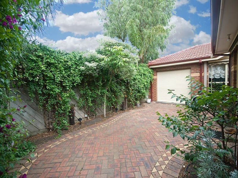 16B Wanaka Drive, Taylors Lakes VIC 3038