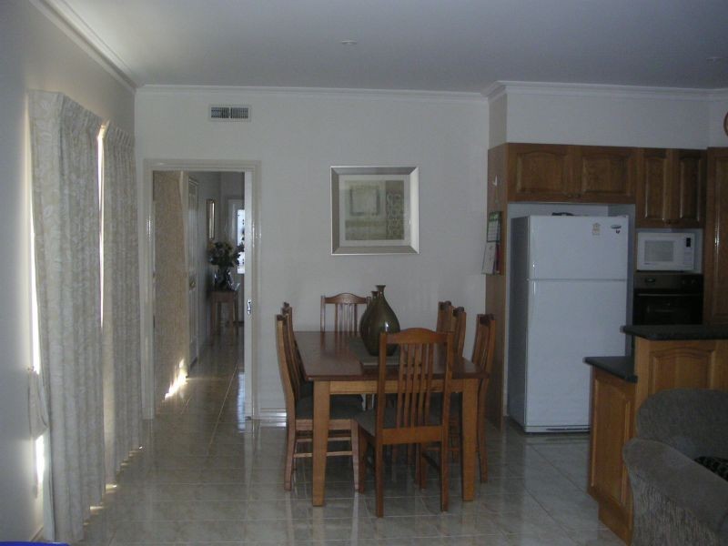 a/4 Santa Monica Drive, Keilor Lodge VIC 3038