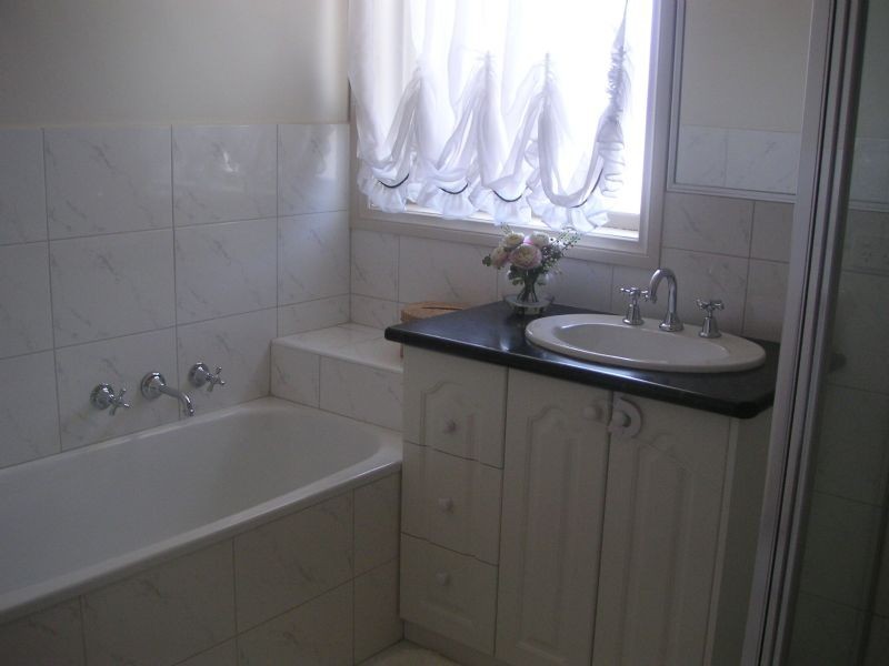 a/4 Santa Monica Drive, Keilor Lodge VIC 3038