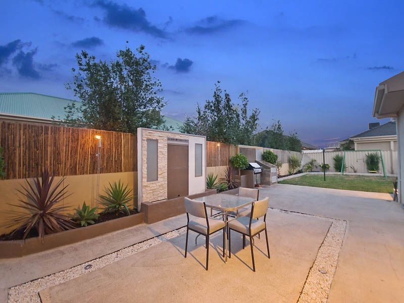 26 Sandalwood Avenue, Hillside VIC 3037