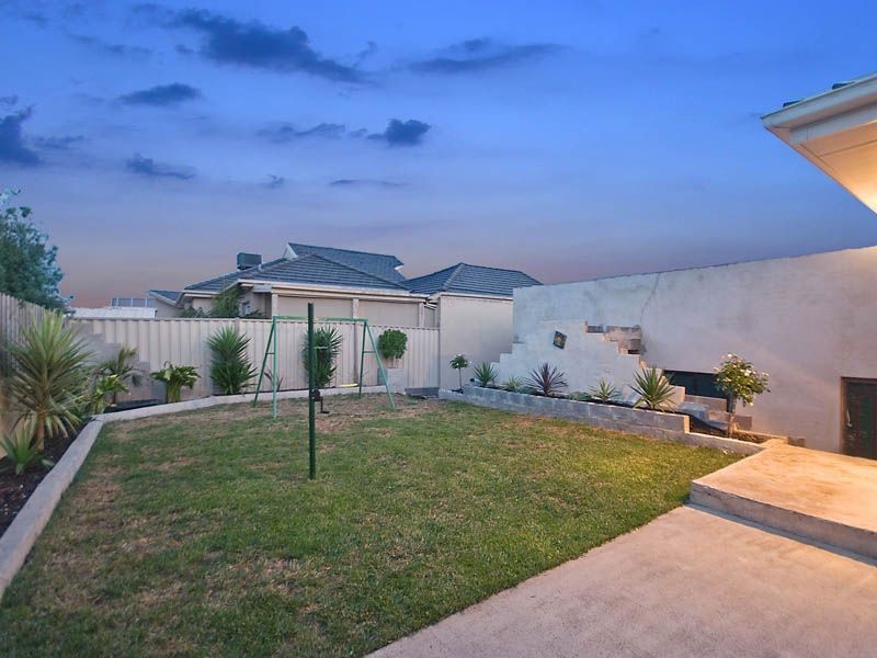 26 Sandalwood Avenue, Hillside VIC 3037