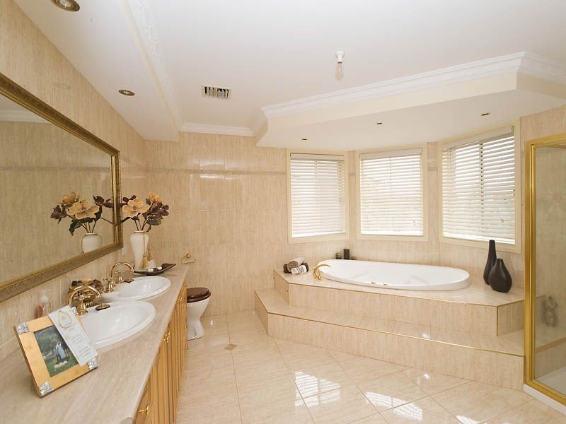 25  Salamander Drive, Taylors Lakes VIC 3038